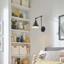 Arti Wall Light -City Lights Store hinkley arti wall light lifestyle 02 00b8a038 a0fa 4cda 93f7 8643e0aefcd6