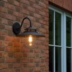 Atwell Outdoor Wall Light -City Lights Store hinkley atwell outdoor wall light lifestyle 02 ae662959 d2e4 4110 bfce a0d57c1b7871