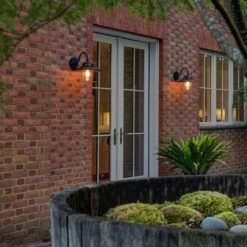 Atwell Outdoor Wall Light -City Lights Store hinkley atwell outdoor wall light lifestyle 05 c5d7c83c 7b04 4f6c 8b78 4b431ae14f09