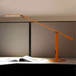 Equo LED Desk Lamp -City Lights Store koncept lighting equo led desk lamp lifestyle 03 a269d658 85f9 4318 8d41 ff7f61871573