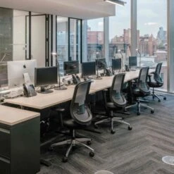 Mosso Pro LED Desk Lamp -City Lights Store koncept lighting mosso pro led desk lamp lifestyle 02 11218330 4237 41da 8840 f435b2ea800a