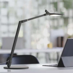 Splitty Reach Pro LED Desk Lamp -City Lights Store koncept lighting splitty reach pro led desk lamp lifestyle 04 37f8fa5b a6cd 4158 9509 e075c5f1c749