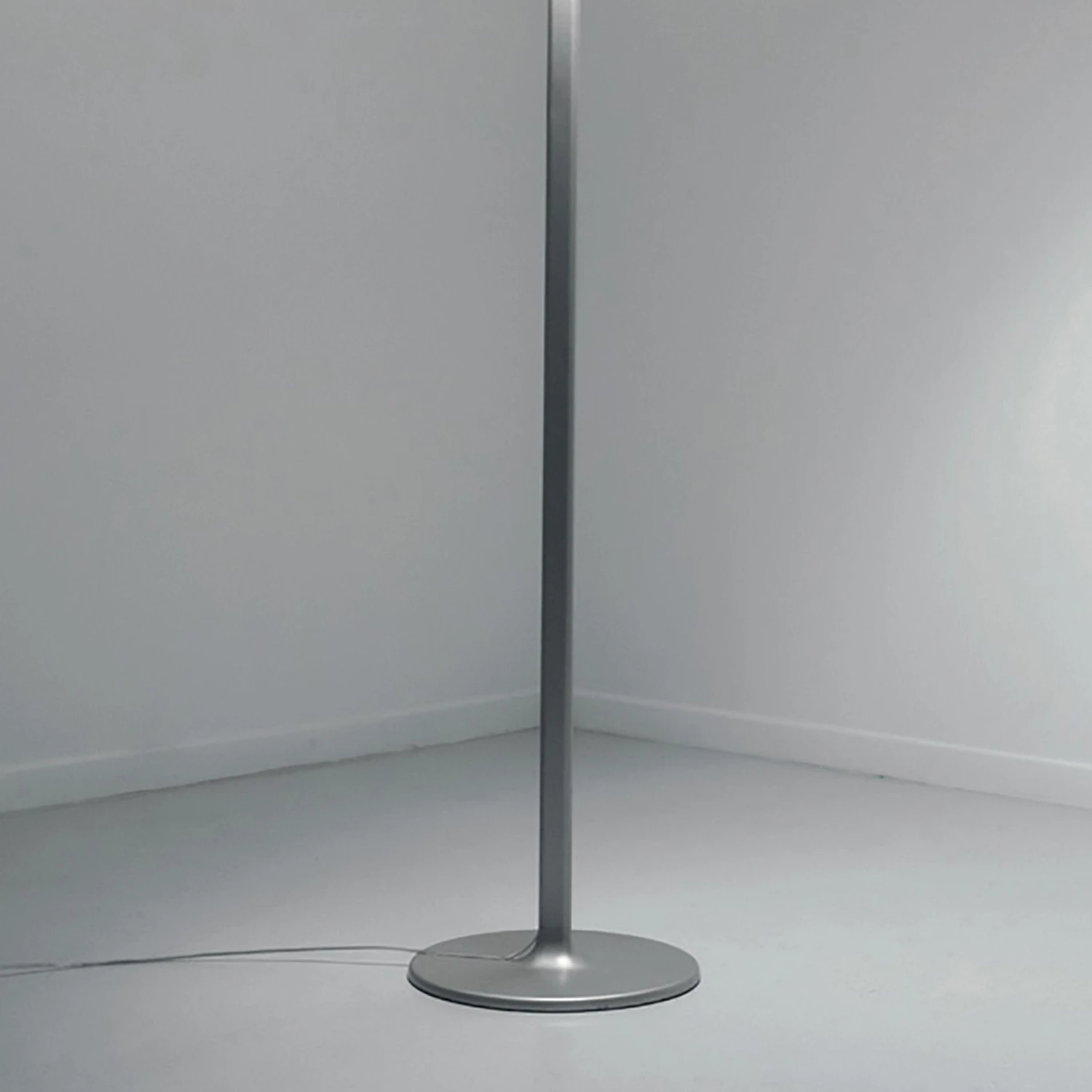 Artemide Melampo Mega Floor Lamp 6 Artemide Melampo Mega Floor Lamp - Image 4