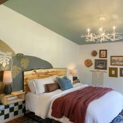 Aubrey Chandelier -City Lights Store troy lighting aubrey chandelier lifestyle 02 22faf841 e77d 41b3 98cf 89ef82673cef